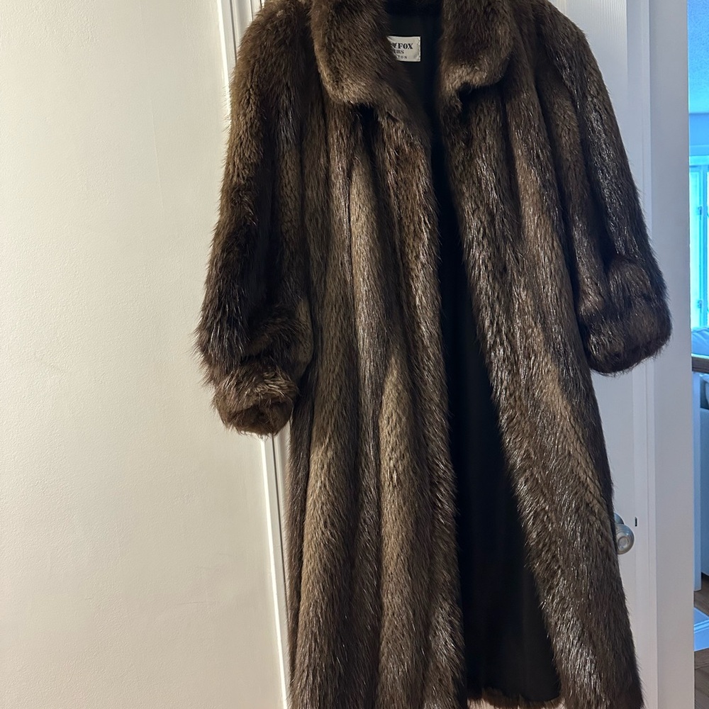 Elegant Brown Fur Coat Classic Silhouette Long Hair Beaver